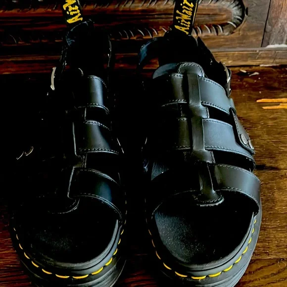 Dr. Martens Mens Size 12 Sandal Airwall with bouncing soles Amazon.com | Dr. Martens Men main image 2